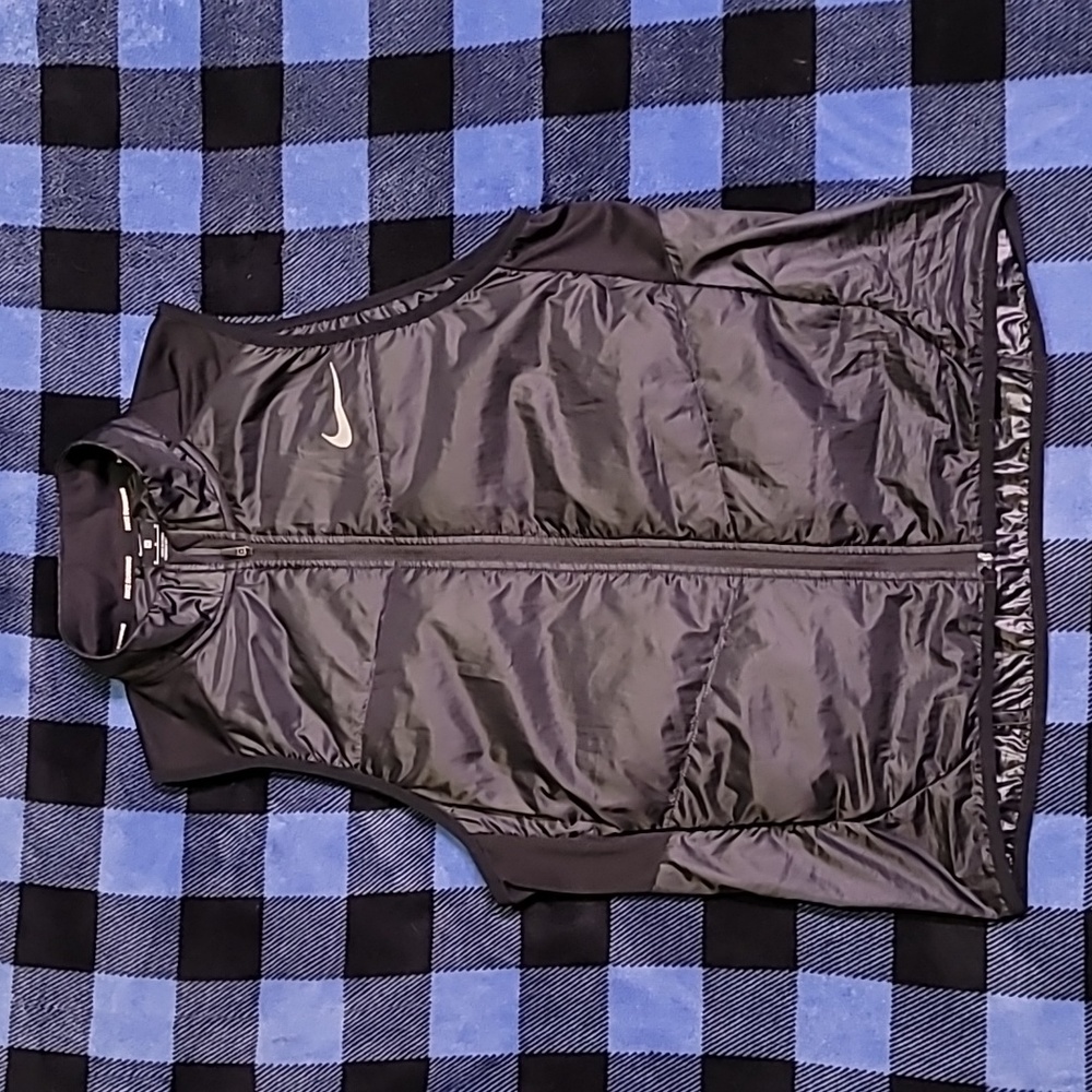 Black Nike men's running vest